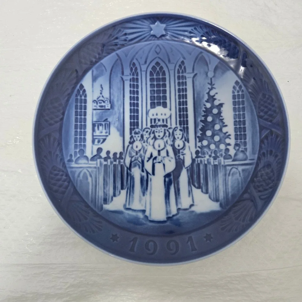 Royal Copenhagen 1991 Christmas Plate Lucia Fest Festival of Santa Lucia Blue